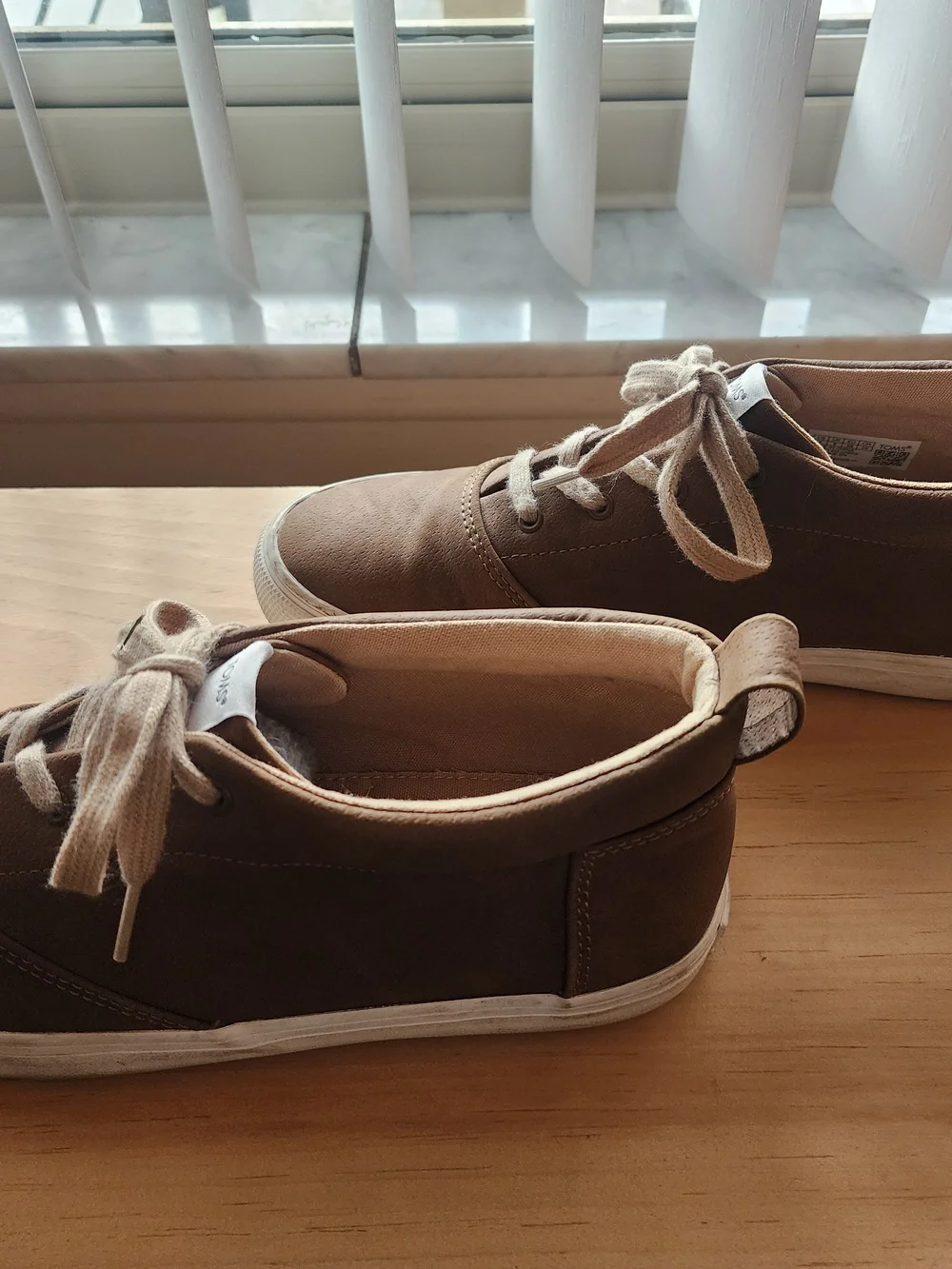 TOMS Boys Fenix Mid Top Sneaker Toffee Brown Size 6